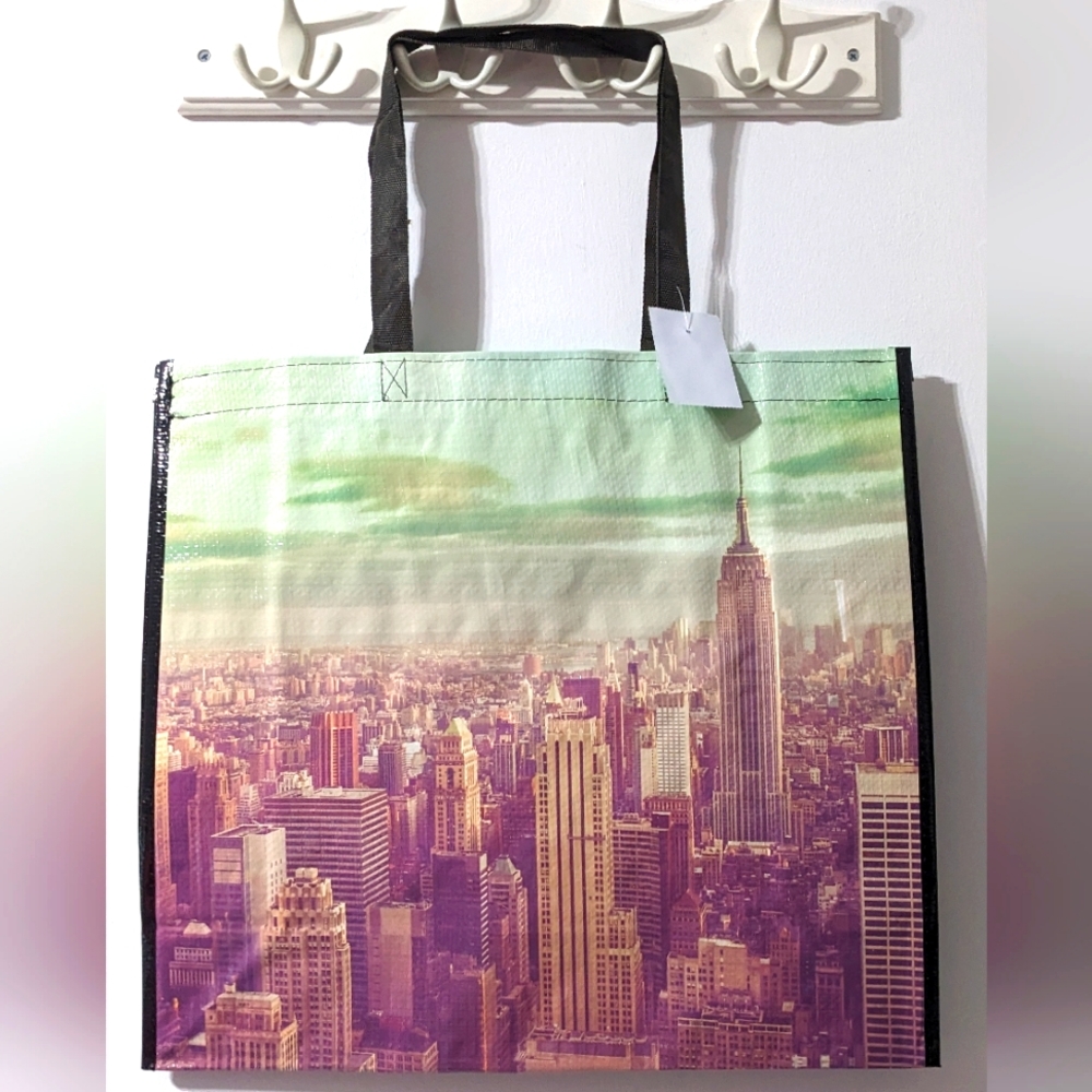 🚨 $5 w/Bundle 2+Items 🔥 Large Shopping Tote & Wide Bottom Cityscape 🛍️